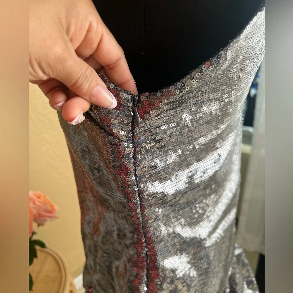 Forever 21 Metallic V-neck sequin dress – Size M - Picture 4 of 11